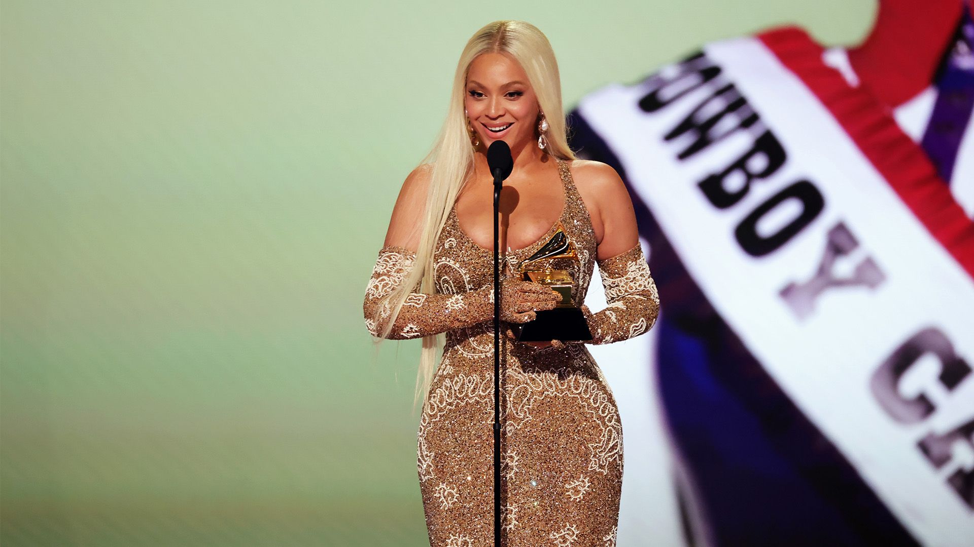 但危机往往 但危机往往